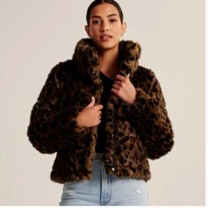Abercrombie & Fitch Faux Fur Cropped Leopard Puffer Coat Size Medium